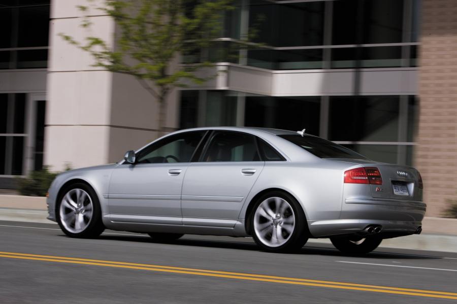  Audi S8 (D3) 2008 года  (NA) (фото 4 из 20)